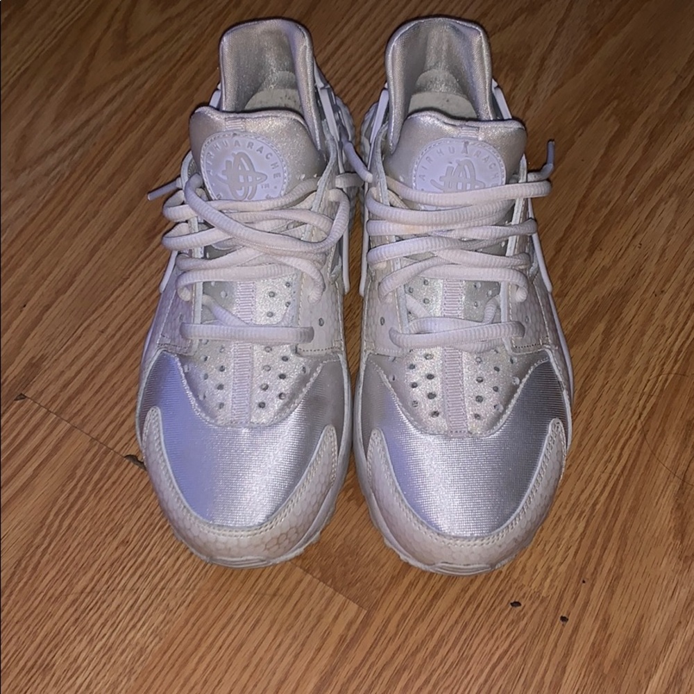 Huaraches white